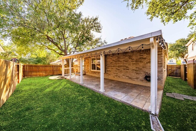 Building Photo - Gated Community - Resort Amenities