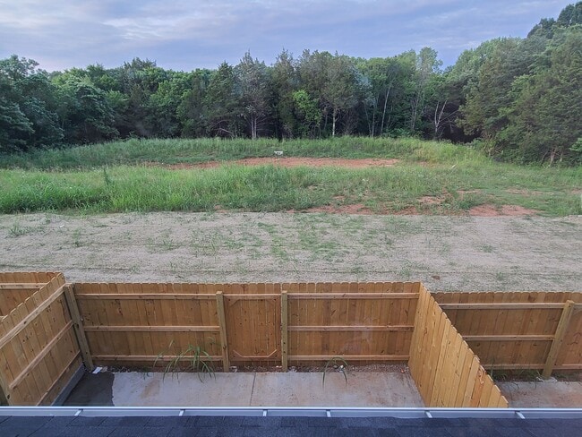Building Photo - 607 Longfellow Ln