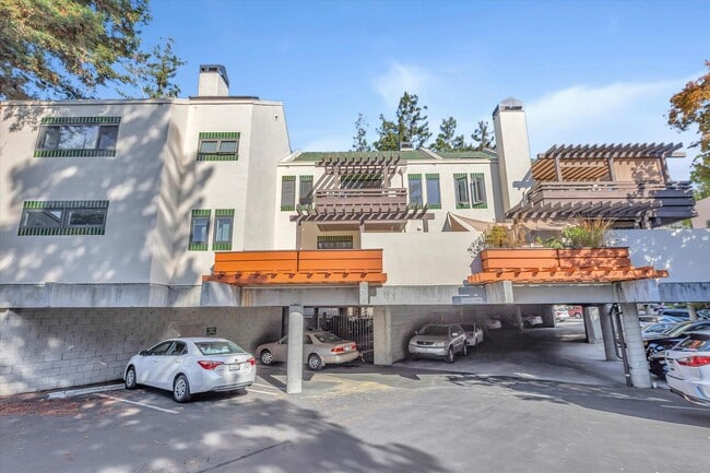 Building Photo - 181 Centre St