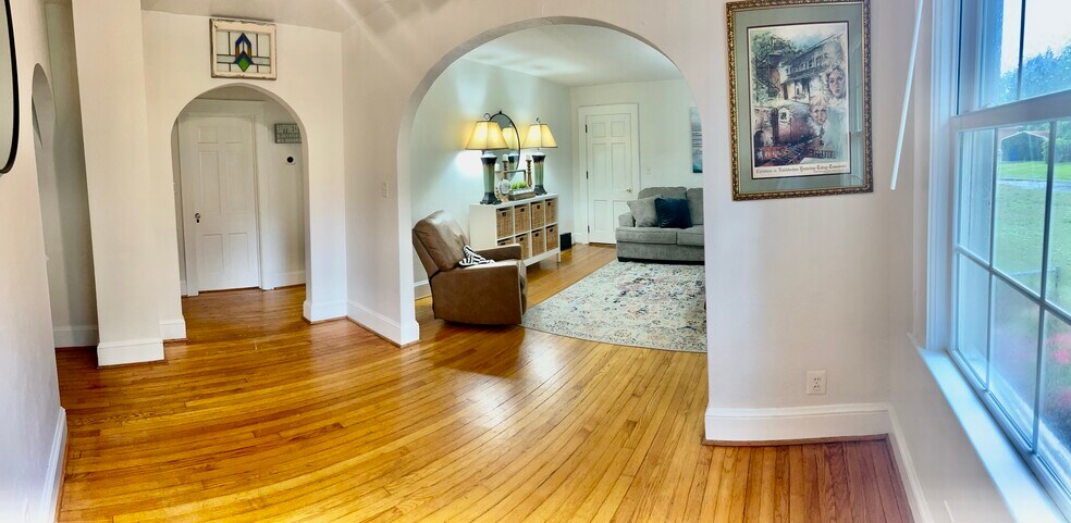 Building Photo - 8578 Circle Dr