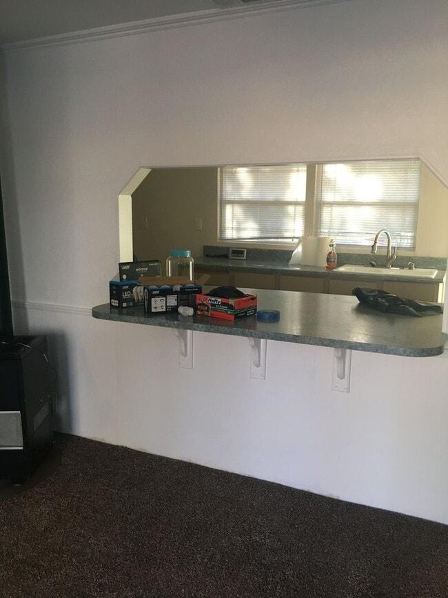 Building Photo - Paradise Cozy 2 bed one bath off of upper ...
