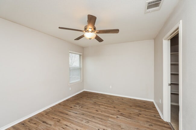 Building Photo - 806 Platinum Dr