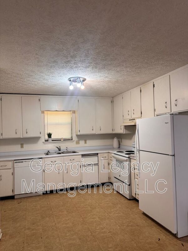 Building Photo - 1122 Sweetwater Cir