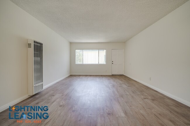 Building Photo - 5132 1/2 Yarmouth-25D