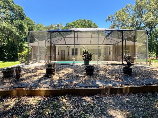 Building Photo - Beautiful 5 bed 3 bath POOL Home For Lease!