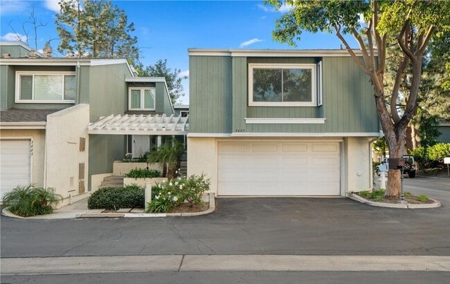Building Photo - Sophisticated Space Designed for Comfort