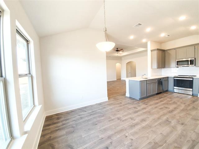 Building Photo - 1409 Black Oak Dr