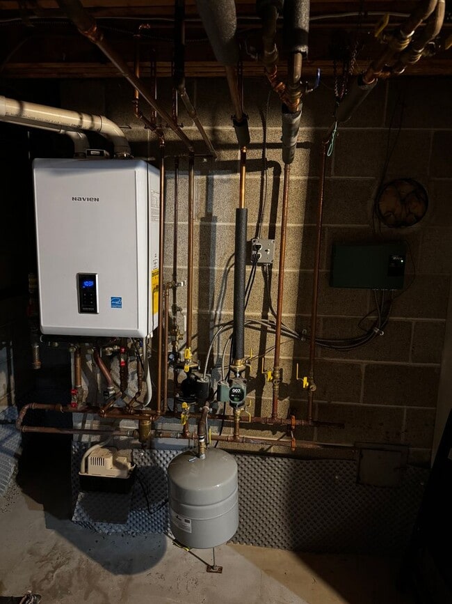 Building Photo - Single Family Home For Lease in Nabnasset in the heart of Westford, MA.