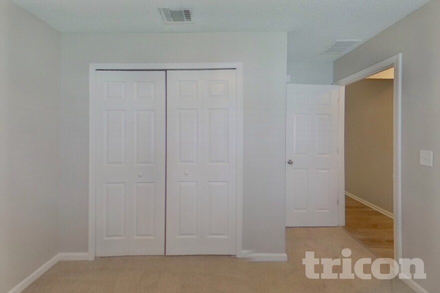 Building Photo - 15180 Bareback Dr