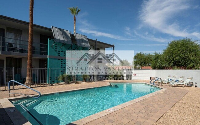 Building Photo - 6936 E 4th St