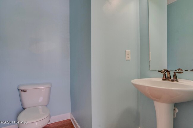 Building Photo - 402 Marsh Island Dr