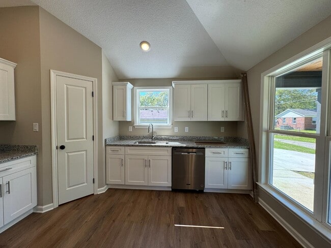 Building Photo - 2508 Vine St