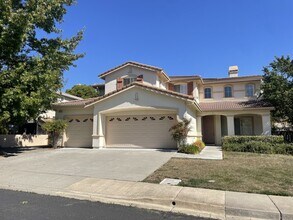 Building Photo - 4 Bedroom 3 Bath Hiddenbrook Home