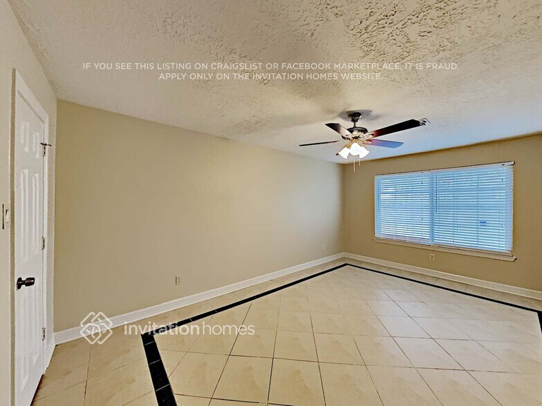 Building Photo - 16395 Havenpark Dr