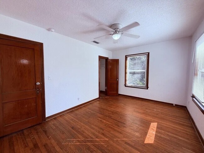 Building Photo - 27 E 63rd St