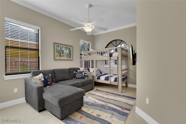 Building Photo - 707 104th Ave N