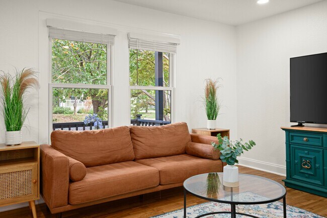 Building Photo - 1207 Romeria Dr