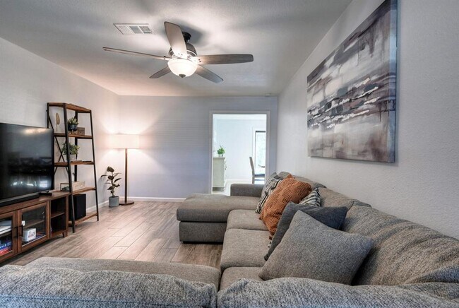 Building Photo - 9527 Vilven Ln