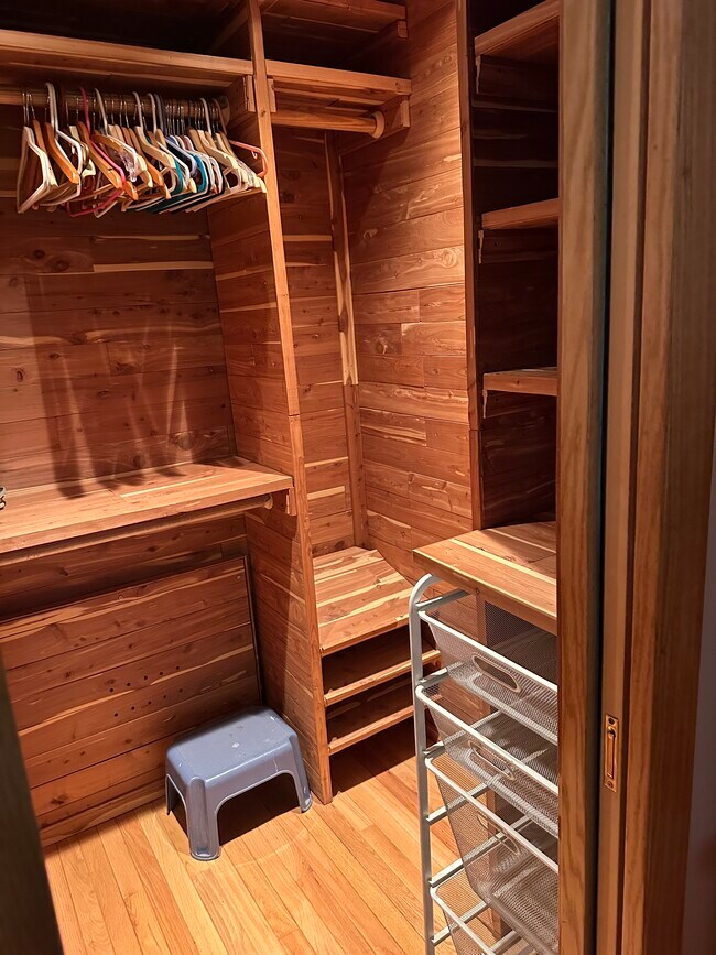 Building Photo - 16 Gibbons Ln