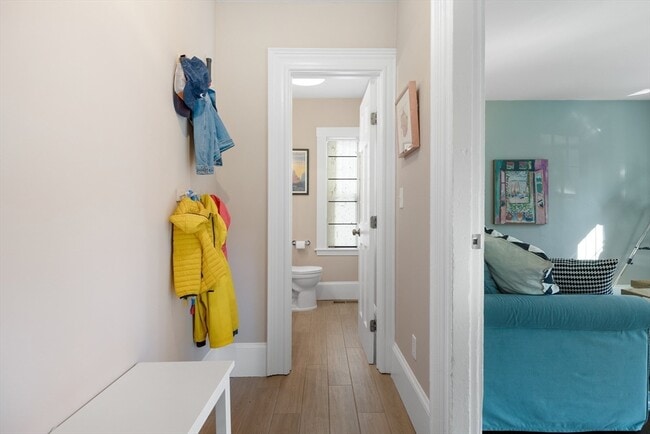 Building Photo - 90 Maple Pl