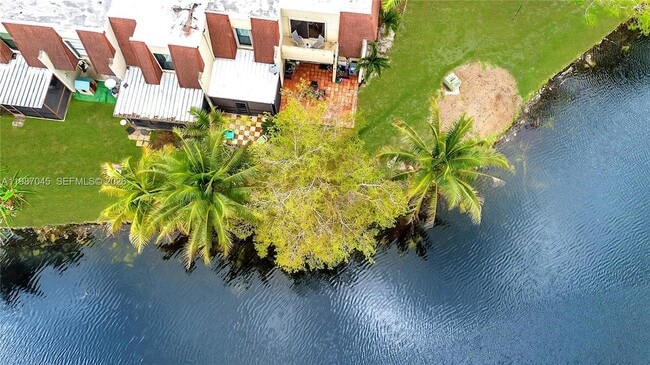 Building Photo - 8980 Palm Tree Ln