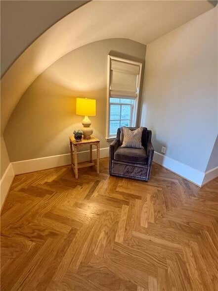 Building Photo - 81 Delmont Dr NE