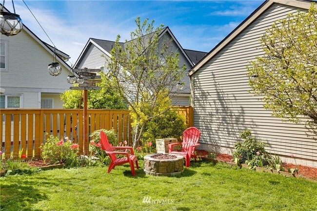Building Photo - Beacon Hill 3bed 2.5bath Home