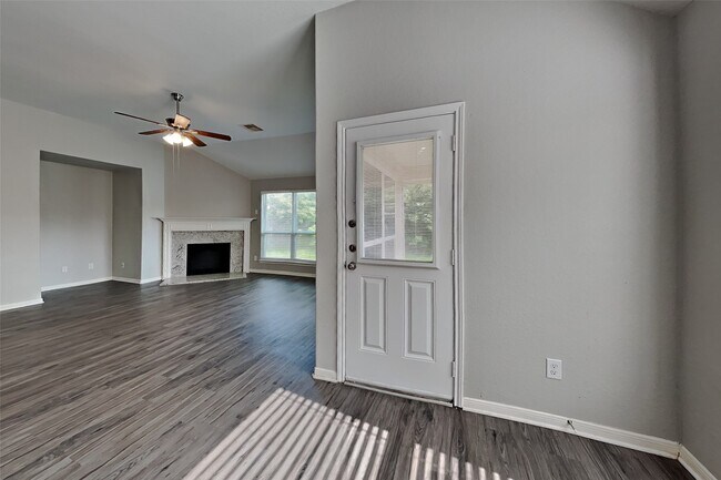 Building Photo - 6431 Hardwood Dale Way Dr