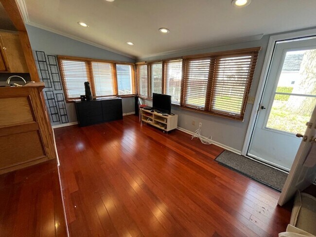 Building Photo - 2 bed 2 bath Single Family Home in Bexley ...