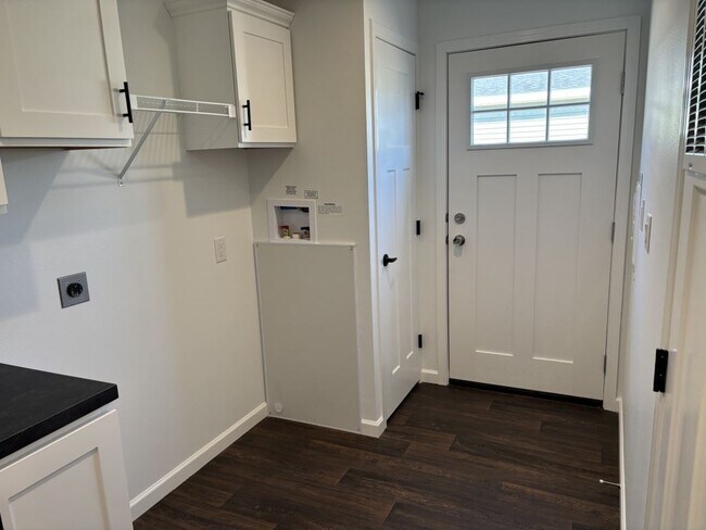 Building Photo - 352 Cimarron