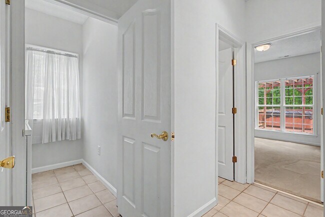 Building Photo - 255 Squire Ln