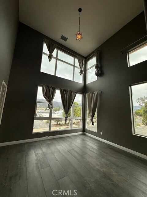 Building Photo - 422 W Rte 66