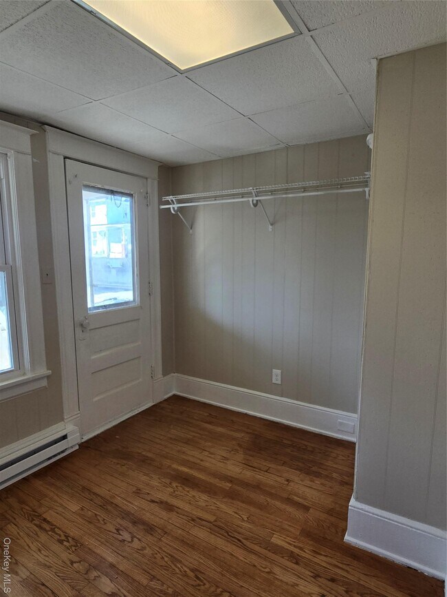 Building Photo - 25 Roosevelt Ave