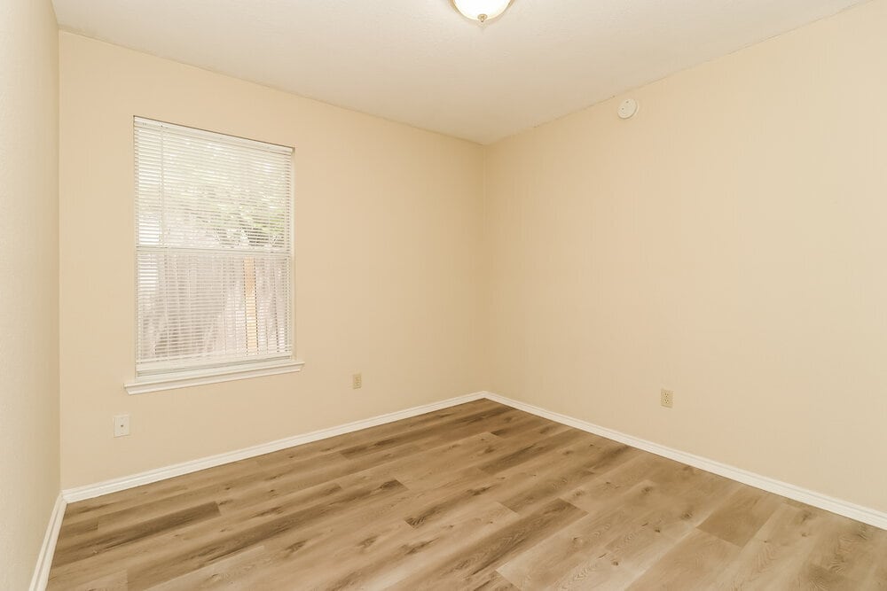 Building Photo - 4001 Periwinkle Dr