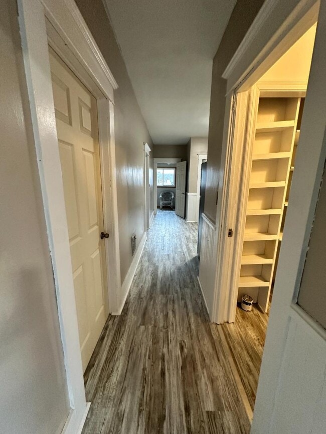 Building Photo - 612 7th St