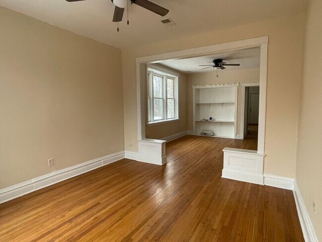 Building Photo - 1103 N California Ave