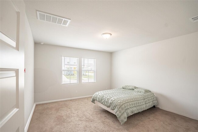 Building Photo - 301 Elm Br Trl