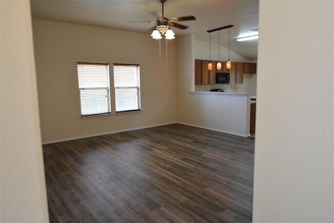 Building Photo - 1303 Horseshoe Ranch Dr