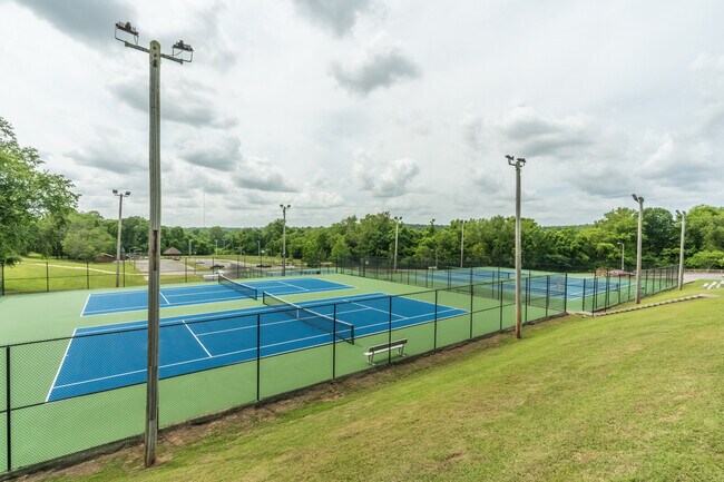 Building Photo - 305 Connell St