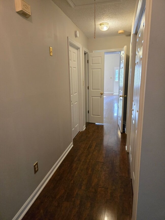 Building Photo - Impeccable Home in Gorgeous Neighborhood