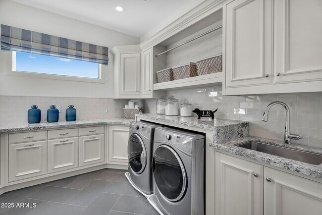 Building Photo - 3507 North 39th Pl