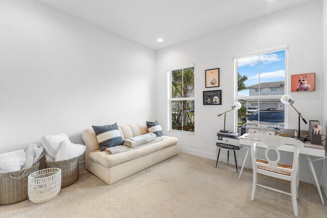 Building Photo - 9256 Crestview Cir