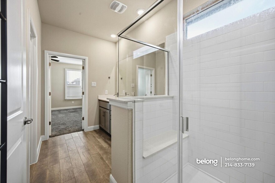 Building Photo - 1832 Chamaeleon Dr