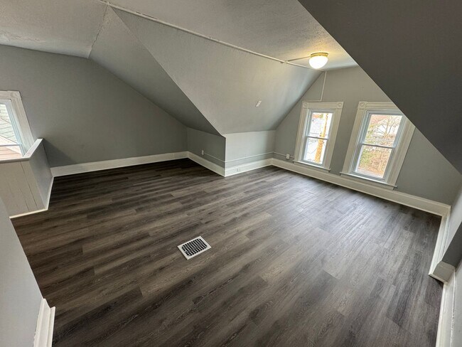 Building Photo - Renovated 3/1 Duplex In The Heart Of Pitcairn!! Available Now!