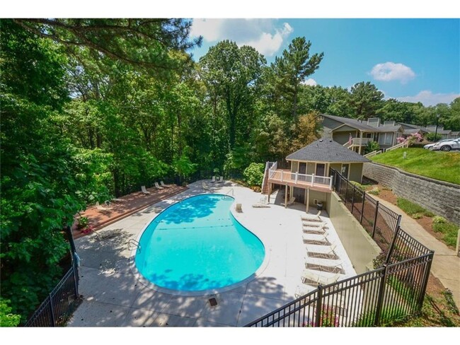 Building Photo - Renovated 2/1 Condo in Sandy Springs w/ Po...