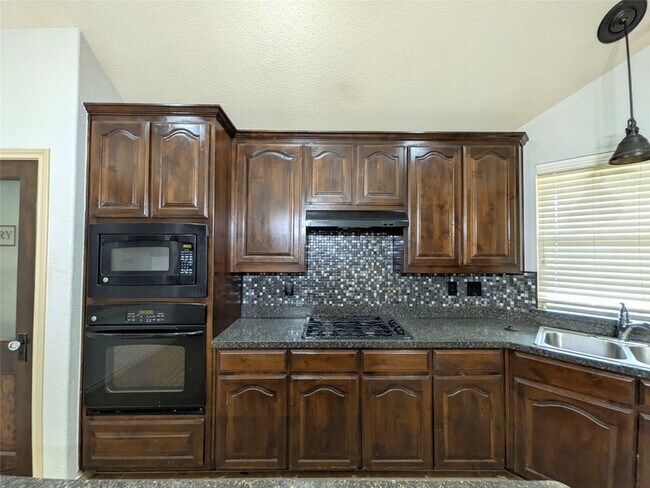 Building Photo - 14013 Zippo Way
