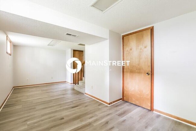 Building Photo - 3 Bedroom Pet-Friendly Home in LEES SUMMIT, MO with Main Street Renewal