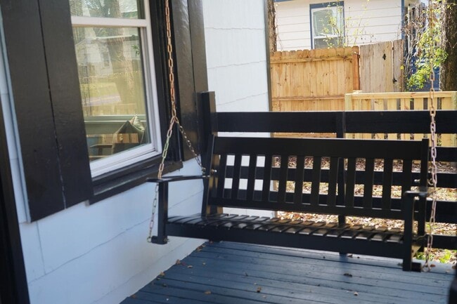 Building Photo - Beautifully renovated 3 bedroom, 2 bathroom home in the heart of North Charleston
