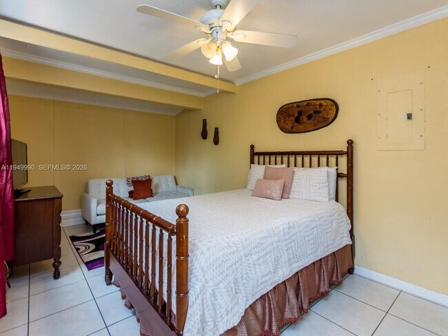 Building Photo - 5524 Garfield St