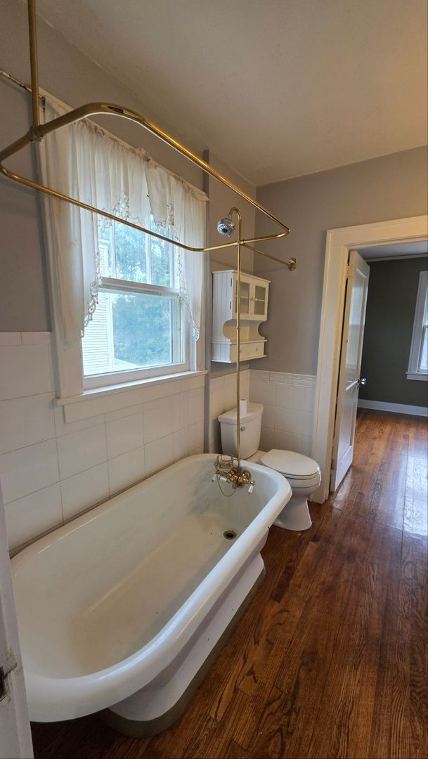Building Photo - Beautiful 2BR 1BA unit w/ Covered Porch in Downtown Liberty